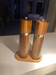 Macinae pepe in legno di acacia con sottobicchiere - Legnosostenibile - Macina in Vetroceramica resistente - Senza plastica Foto del cliente 1