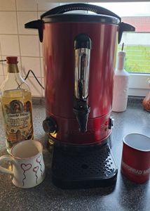 Bollitore per vin brulé AREBOS 950 W | distributore di bevande calde da 6,8 L con termostato, protezione contro il surriscaldamento e rubinetto di uscita | vassoio raccogli gocce | 30-110 °C argento Foto del cliente 1