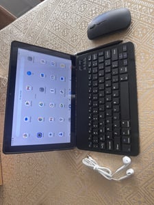 Tablette 10 pouces sous Android 16, processeur octa-core 2,0 GHz, 256 Go + 1 To extensible, 36 Go de RAM (6+32), Wi-Fi 6, 2-en-1 avec clavier Photo du client 2