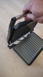 Kontaktgrill Elektrogrill Elektrischer Grillplatte Sandwichmaker Tischgrill Panini Grill Antihaftbeschichtete Platten Elektro Grill 750W Retoo Kunden-Foto 3