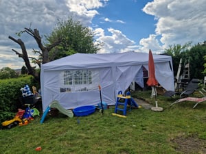 UISEBRT Skladací altánok 3x6 m, skladací záhradný altánok, vodotesný, s UV ochranou, párty stan s taškou, sivý, 6 bočných stien (4 okná, 2 zipsy) Fotografia od zákazníka č. 1