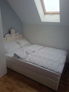 Letto imbottito Flieks 140x200cm con rete a doghe, letto per bambini con testata a forma di , letto giovanile matrimoniale con led, letto contenitore idraulico, PU Foto del cliente 1