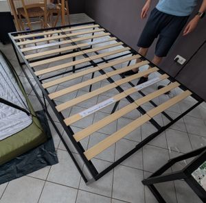 Zinus Joseph Metallbett - Bett 140x200 cm - Höhe: 45 cm - Bettgestell mit Lattenrost - Doppelbett - Einfache Montage - Bettrahmen Weiß Kunden-Foto 2