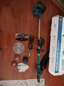 Akku Rasentrimmer mit 2× 4000mAh Akkus 21V, Bürstenloser Motor 750W Rasentrimmer mit Unkrautbürste, Freischneider Akku & Ladegerät - Blau Kunden-Foto 1