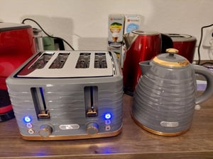 Set bollitore e tostapane HOMCOM con bollitore da 1,7 L e tostapane a 4 fette, nero Foto del cliente 1
