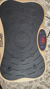 Vibračná vibračná doska Gymtek® - do 150 kg - 5 tréningových programov, 16 úrovní - 2 expanzné pásy - Bluetooth, diaľkové ovládanie, LCD - XP300 Fotografia od zákazníka č. 3