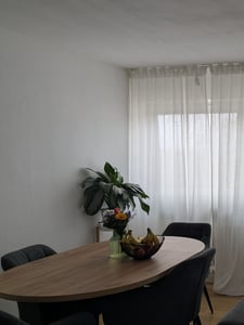 Dekori Runder Ausziehbarer Esstisch für Esszimmer, Wohnzimmer PERO, Loft-Stil, Durchmesser: 110 / 160 cm, Farbe: Eiche Craft Golden / Weiss Kunden-Foto 30