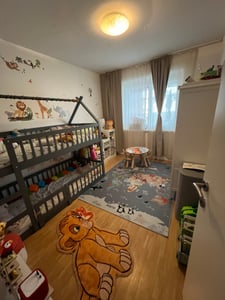 Merax Etagenbett 90x200cm mit Leiter und Tür, Kinderbett mit Rausfallschutz und Dach, Hochbett mit Lattenrost, Kieferholz Stockbett Jugendbett, Weiß Kunden-Foto 1