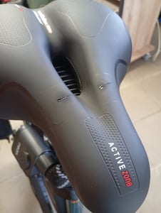 Selle De Vélo Universelle Rembourrage Réfléchissant Imperméable Rouge Photo du client 5