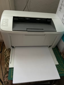 HP LaserJet M110w, Laser, 600 x 600 DPI, A4, 20 Seiten pro Minute, Netzwerkfähig, Weiß Kunden-Foto 1