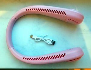 2 Stück Tragbarer Nackenventilator, Halsventilator, Flexibles Silikon, 360° biegbar, Blattloser Ventilator, 3 Geschwindigkeit, Geräuscharm, Weiß+Rosa Kunden-Foto 5