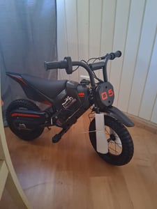 GigaBlue Evercross EV05M Moto elettrica nera (12 pollici, dai 3 ai 12 anni, 150 W, moto elettrica da cross) Foto del cliente 2