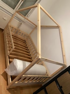 Crazy Pine Hausbett mit Schubladen 90x190 cm – Kinderbett aus Naturholz in Weiß – Bodenbett mit Stauraum und Abnehmbarer Barriere - Crazy House Kunden-Foto 11