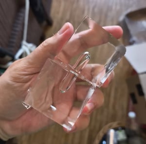 ecozy Eiswürfelmaschine für kristallklare XXL-Eiswürfel (50 mm), Transparentes Eis in 30 Min, Selbstreinigung, LED-Touchscreen, für Whisky & Home Bar Kunden-Foto 1