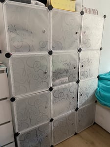 LZQ 12 Boxen DIY Regalsystem Kleiderschrank mit Tür Steckregal Kleiderschrank Garderobenschrank Schuhregal aus Kunststoff, Schwarz Kunden-Foto 1