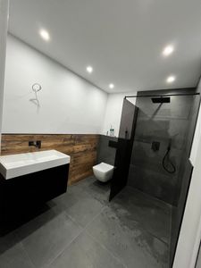 Aica Schwarze walk in Dusche 140x200cm Duschwand 8mm NANO-Glas mit Glasschutzfolie +Schwarze einstellbar 70-120cm Stabilisator Duschtrennwand F123 Duschkabine Kunden-Foto 1