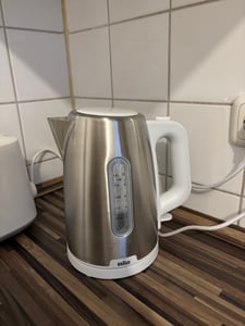 Braun WK 1500, 1,7 l, 2200 W, Edelstahl, Weiß, Wasserstandsanzeige, Überhitzungsschutz Kunden-Foto 2