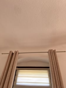 Voppi Gardinenstange Moderi 1-läufig 120 cm 19 mm weiß, moderne Vorhangstange, einfache Wandmontage Kunden-Foto 1
