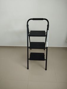 COSTWAY Escabeau 3 marches, Escabeau pliant jusqu'à 150kg, Escabeau pliable, Escabeau avec main courante antidérapante & plateforme, Escabeau de ménage en métal, pour la maison Bureau Garage, Noir Photo du client 1