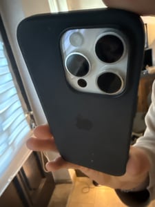 Apple iPhone 16 Pro Silikon Case mit MagSafe – Schwarz, Cover, Apple, iPhone 16 Pro, 16 cm (6.3"), Schwarz Kunden-Foto 1