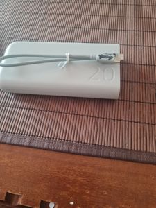 Samsung EB-U2510XUEGEU, 10000 mAh, Power Delivery 3.0, Kabelloses Aufladen, Beige Kunden-Foto 1