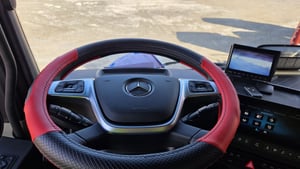 All Ride Lenkradbezug für LKW mit Durchmesser 44-46CM Gummi Anti-Rutsch Textur Einfach zu Installieren Schwarz/Rot Kunden-Foto 1