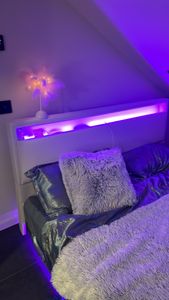VASAGLE Bettgestell, Doppelbettgestell, 160 x 200 cm, schwebender visueller Effekt, Bett mit LED-Beleuchtung, hohem Kopfteil, Ladestation, modern Kunden-Foto 2