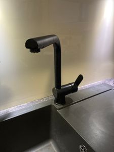 SCHÜTTE Küchenarmatur LONDON, Niederdruck Armatur Küche, Wasserhahn Küche ausziehbar, Mischbatterie Küche in Schwarz matt Kunden-Foto 1