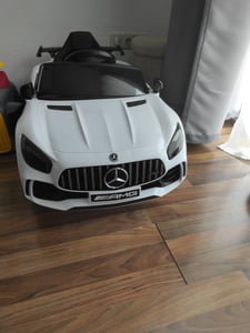 Audi RS e-tron GT  Kinderauto Kinder Elektroauto 12V mit Musik，breitem Sitz, verstellbarem Sicherheitsgurt Schwarz Kunden-Foto 8