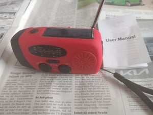 Solar radio,Selbstbetriebenes Kurbelradio mit LED-Taschenlampe,Notfallradio AM/FM Wetter Wind Up Radio, Handkurbel-Dynamo für Notladung von Smartphone Kunden-Foto 19