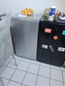 homeX Gefrierschrank, Tiefkühlschrank klein - 60L Nutzinhalt, 4-Sterne Gefrieren, Freezer freistehend, silber, FS1016-S Kunden-Foto 2