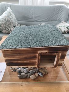 Relaxdays Igelhaus, geflammtes Holz, Igelhotel Boden, 2 Kammern, Winterquartier Igel, Garten, HBT 21,5x40x40 cm, braun Kunden-Foto 1