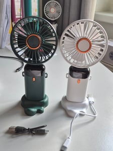 3-in-1 Mini Handventilator,USB-Handyhalter-Lüfter Tragbarer,5 Geschwindigkeitsstufen,3200mAh Akku,90° Faltbarer,LED-Display,12H-laufzeiten,Leise Kunden-Foto 1