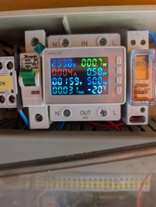Tuya 8in1 Energiezähler 2P Wechselstromzähler, Voltmeter, Strom, Leistung, Zeit, elektrische Energie, Temperatur, Frequenz, Leistungsfaktor Kunden-Foto 1