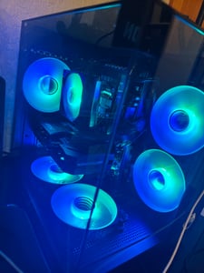 VENOM BLACK Gaming PC, Luftkühlung, ARGB, WLAN + Bluetooth, mit Intel®, 64 GB RAM, 1TB SSD, NVIDIA RTX™ 3050, Win 11 Pro Kunden-Foto 3
