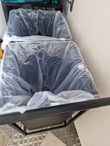 SONGMICS Mülleimer küche, Mülltrennsystem für Unterschrank, 2 x 20 L, Abfalleimer 2 Fächer, ausziehbar, Stahlrahmen, ABS-Deckel, grau Kunden-Foto 3