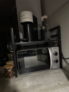 Küchenregale, Ausziehbarer Mikrowellenständer mit 6 Haken, 40-64cm ausziehbarer Mikrowellen Regal, Gewürzregal, Mikrowellenhalterung, Organizer mit 6 Haken, bis 30kg, Schwarz Kunden-Foto 20