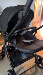 Kinderkraft YOXI - kočárek do 27 kg - lehký - ovladatelný - kola odolná proti propíchnutí - TRAVEL SYSTEM - nastavitelná opěrka zad - černý Fotografie od zákazníka č. 2