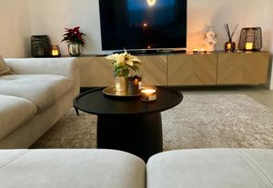 FineBuy Couchtisch Mango Massivholz rund Ø 60 cm · Schwarzer Wohnzimmertisch im modernen Design · Handgefertigter Sofatisch mit Tonnen Fuß Kunden-Foto 2