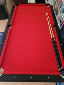Table de billard VEVOR, table de billard de 2,13 m, table pliable à faible encombrement, set de billard comprenant boules, queues, craie, noir, Parfait pour salle de jeux familiale pour enfants et adultes Photo du client 1