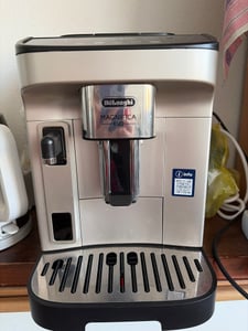 DeLonghi ECAM 290.81.TB Magnifica Evo Milk, Kaffee-Vollautomat, titanium/schwarz Kunden-Foto 1