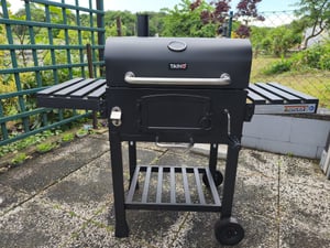 TAINO HERO XL Smoker Barbecue au charbon de bois Barbecue au charbon de bois Chariot de barbecue Photo du client 1