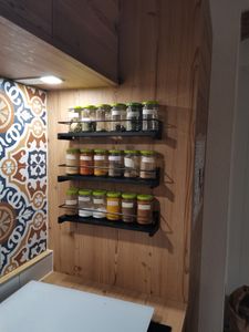 Gewürzregal aus Holz Drehbar & Stehend mit 15 Gewürzdosen Gewürzgläser Spice Rack Gewürzständer und Küchenregal Küchen Organizer zur Gewürzaufbewarung Kunden-Foto 1