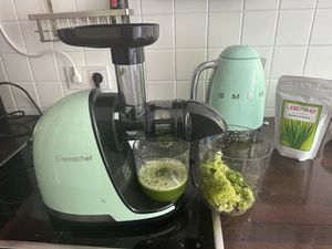 AMZCHEF Entsafter für Gemüse und Obst, Slow Juicer,  Saftpresse Elektrisch, BPA Frei, Leicht zu Reinigen, Schwarz Kunden-Foto 4