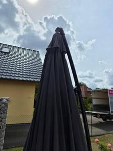 XMTECH parasol wspornikowy Ø300cm ALU parasol ogrodowy parasol na korbkę parasol uchylny parasol tarasowy bez LED UV40+, ciemnoszary Zdjęcie produktu od klienta nr 1