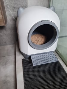 COSTWAY Samočisticí kočičí toaleta, 80 l, samočisticí kočičí toaleta s ovládáním přes aplikaci, kontrolou zápachu, 10 bezpečnostními senzory a odpadkovými sáčky Fotografie od zákazníka č. 1