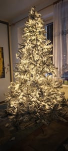 COSTWAY 225cm albero di Natale artificiale con neve incl. 1010 aghi in PVC, 450 luci LED bianco caldo e supporto in metallo, abete, albero di Natale, bianco Foto del cliente 18