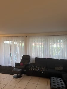 Tenda in voile bianco 300x230 cm con nastro multifunzionale - Elegante, di facile manutenzione, traslucida, pronta da appendere Foto del cliente 2