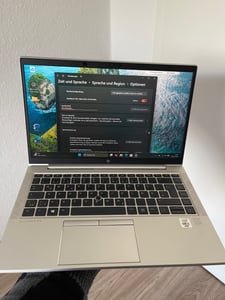 Zrekonstruovaný notebook HP Elitebook 840 G9, určený pro podnikové použití, s 14palcovým displejem, procesorem Intel Core i5-1235U, 16 GB RAM, 2 TB SSD a operačním systémem Windows 11 Pro Fotografie od zákazníka č. 3