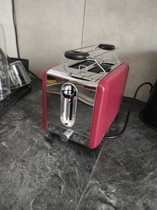 Schaub Lorenz Kompakt-Toaster 925 Watt Doppelschlitz weinrot matt Kunden-Foto 2